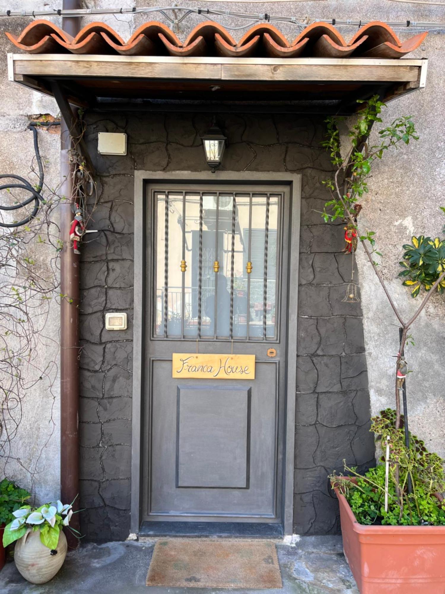 Francahouse Appartement Catánia Buitenkant foto